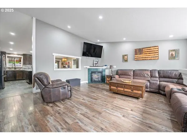 802 NW 17TH CIR, Battle Ground, WA 98604
