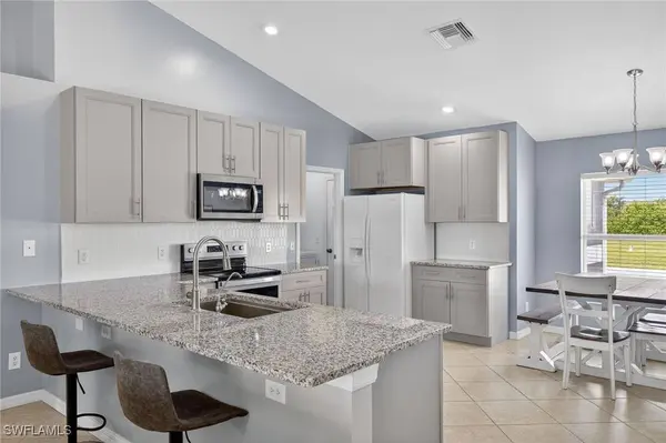 2525 NE 4th PL, Cape Coral, FL 33909