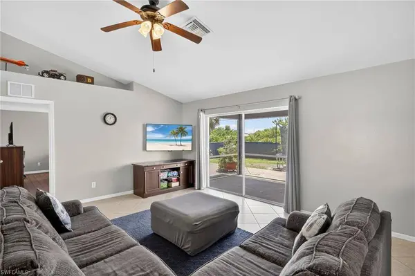 2525 NE 4th PL, Cape Coral, FL 33909