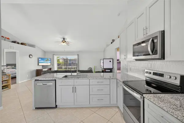 2525 NE 4TH PL, Cape Coral, FL 33909