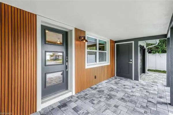 975 22nd AVE N, Naples, FL 34103