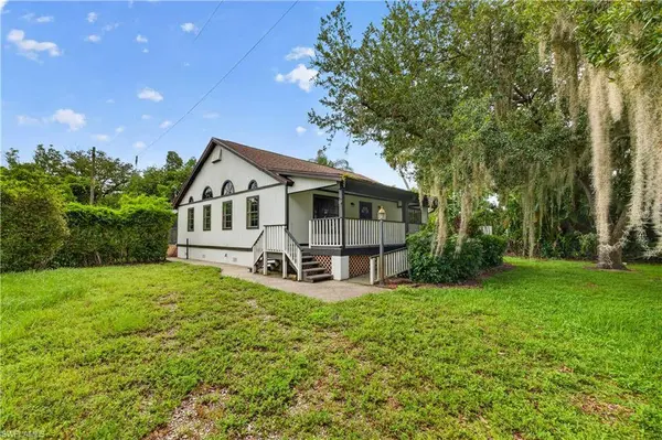 16970 Carolyn LN, North Fort Myers, FL 33917