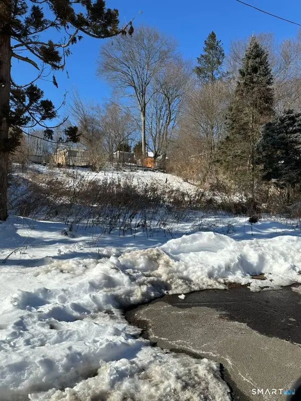 27 Valley Place North, New Haven, CT 06515