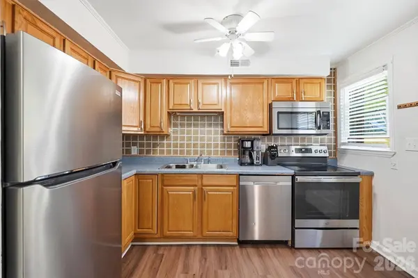 233 Scottie PL, Charlotte, NC 28217