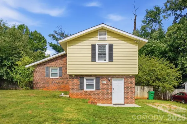 233 Scottie PL, Charlotte, NC 28217