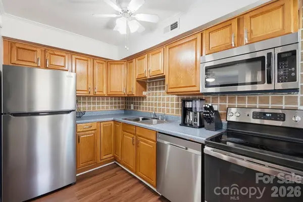 233 Scottie PL, Charlotte, NC 28217