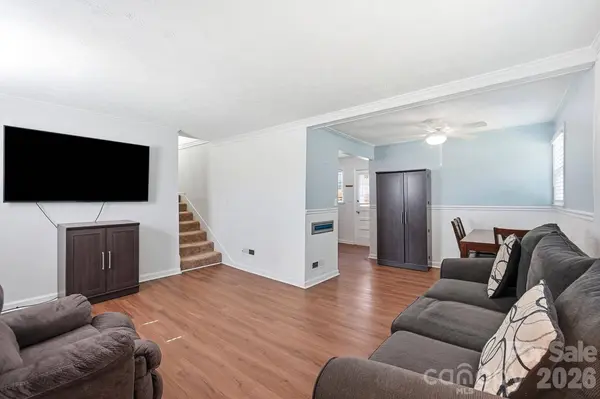 233 Scottie PL, Charlotte, NC 28217