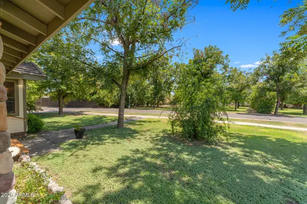 2720 W HARVEST GROVES Lane, Phoenix, AZ 85041