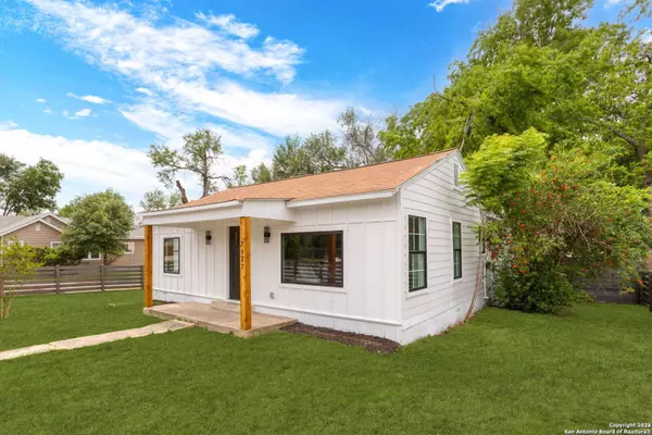 2927 New Braunfels, San Antonio, TX 78210