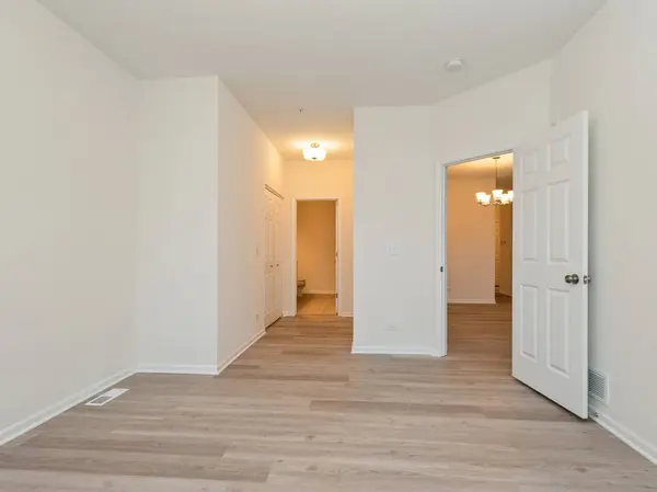 977 Regent DR, Matteson, IL 60443