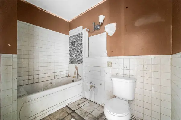11560 S La Salle ST, Chicago, IL 60628