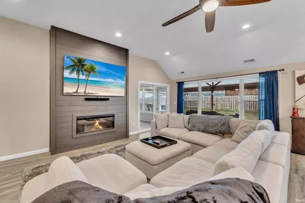 328 Edenbridge Boulevard, Fort Wayne, IN 46845