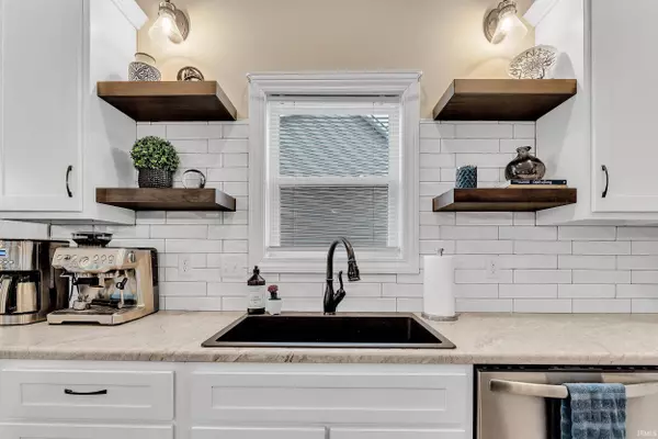 328 Edenbridge Boulevard, Fort Wayne, IN 46845