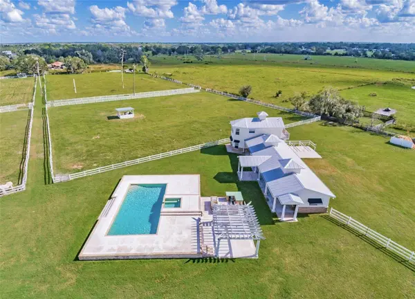 15200 RAWLS RD, Sarasota, FL 34240