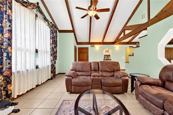 10848 N Dragonis DR, Citrus Springs, FL 34433
