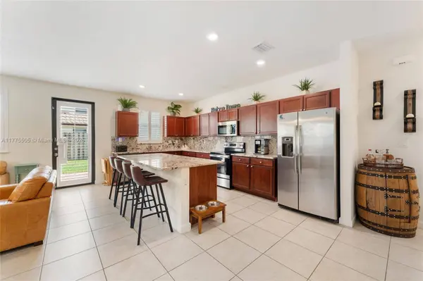 185 SE 34th Place, Homestead, FL 33033