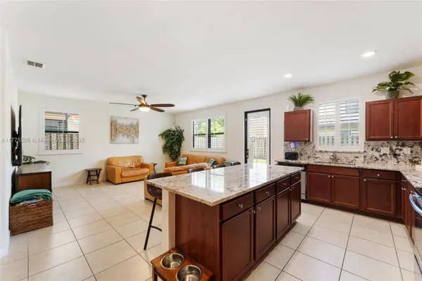 185 SE 34th Place, Homestead, FL 33033