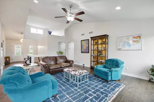 5826 Grassland Terrace, Marshall, WI 53559