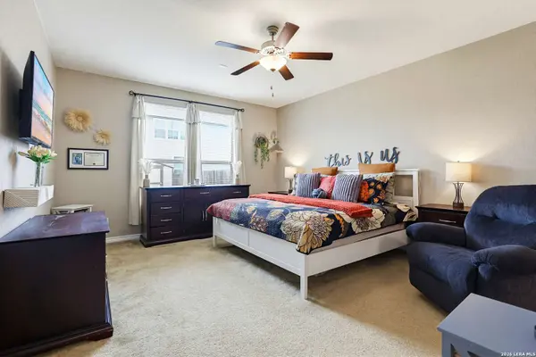 302 SHADOW TER, Universal City, TX 78148