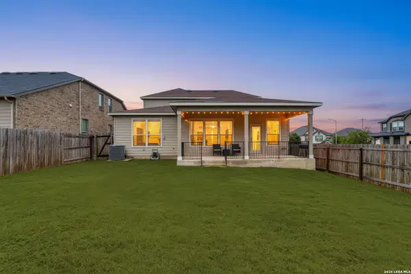 302 SHADOW TER, Universal City, TX 78148