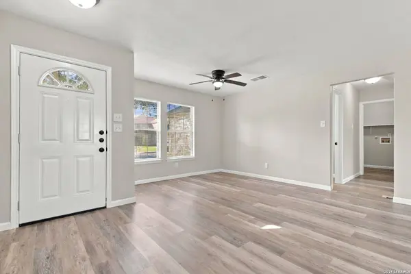 9819 SUNSET PL, San Antonio, TX 78245