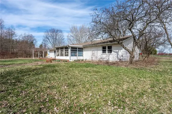 4790 Paradise RD, Seville, OH 44273