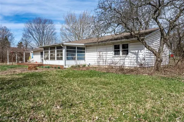 4790 Paradise RD, Seville, OH 44273