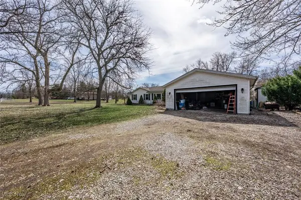 4790 Paradise RD, Seville, OH 44273