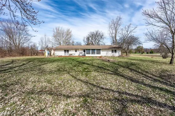 4790 Paradise RD, Seville, OH 44273