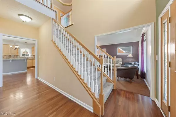 31905 Fieldstone CIR, Avon Lake, OH 44012