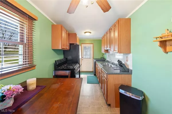 12478 Harmony DR, Grafton, OH 44044