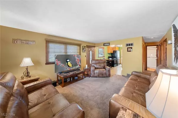 12478 Harmony DR, Grafton, OH 44044