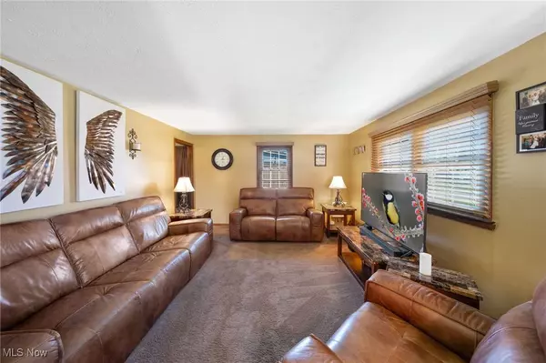 12478 Harmony DR, Grafton, OH 44044