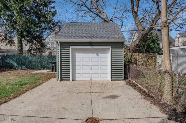 1524 Spring Garden AVE, Lakewood, OH 44107