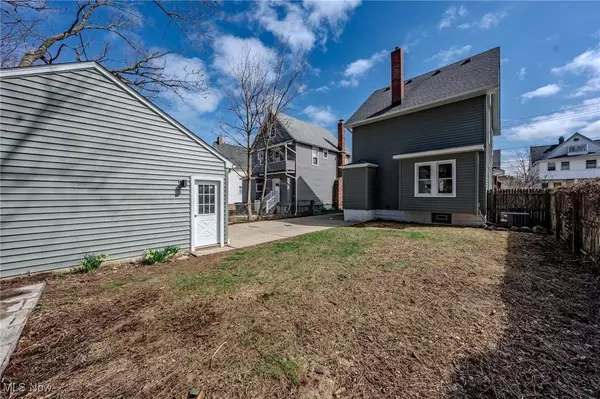 1524 Spring Garden AVE, Lakewood, OH 44107