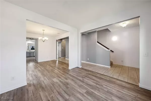 6143 Goldenrod LN, Lorain, OH 44053