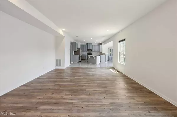 6143 Goldenrod LN, Lorain, OH 44053