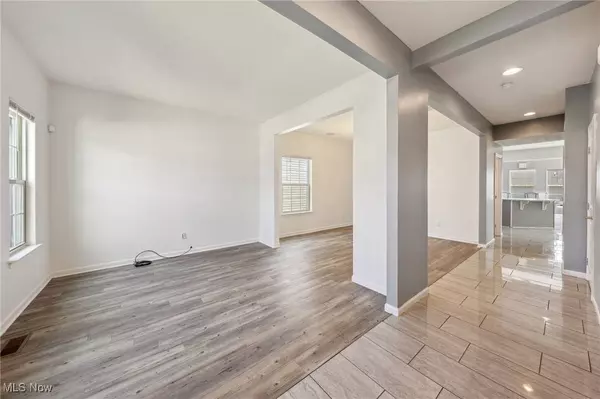 6143 Goldenrod LN, Lorain, OH 44053