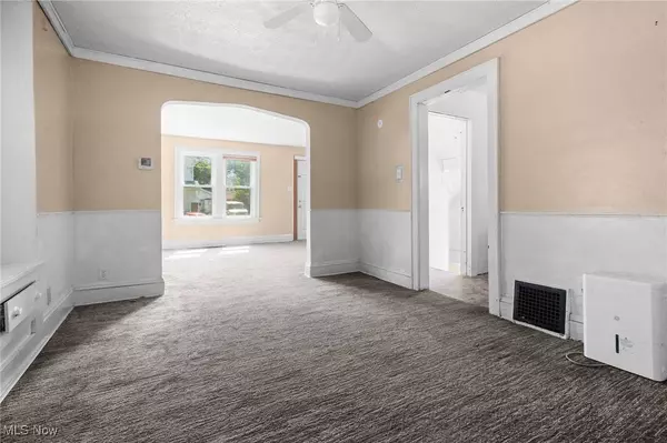 1242 Girard ST, Akron, OH 44301