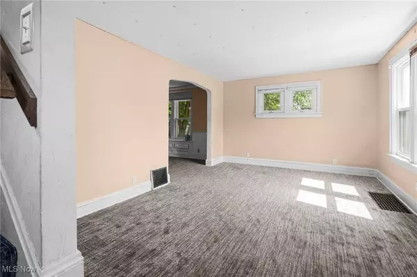 1242 Girard ST, Akron, OH 44301