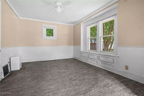 1242 Girard ST, Akron, OH 44301