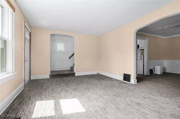 1242 Girard ST, Akron, OH 44301