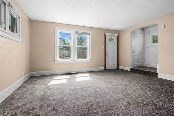 1242 Girard ST, Akron, OH 44301