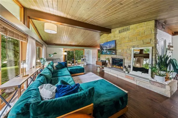 3381 Barrett RD, Akron, OH 44333