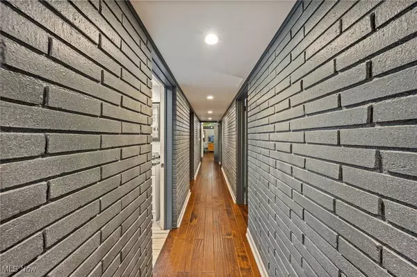 3381 Barrett RD, Akron, OH 44333