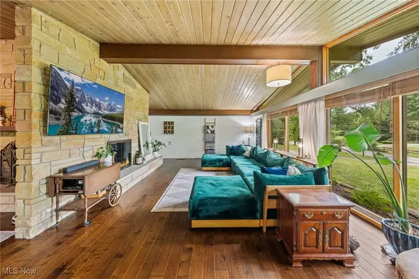 3381 Barrett RD, Akron, OH 44333