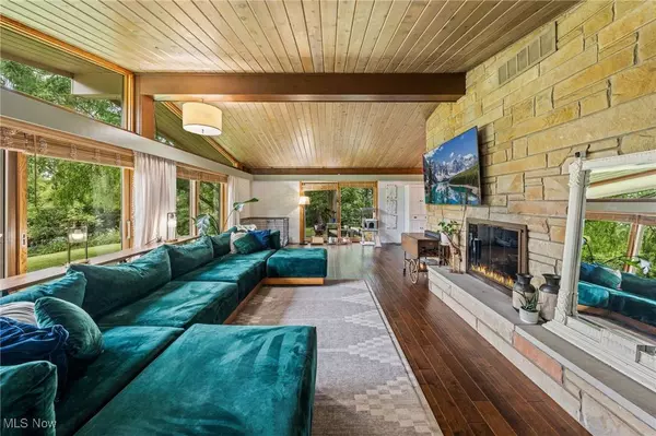 3381 Barrett RD, Akron, OH 44333