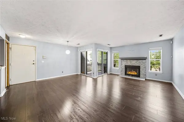 1360 Cedarwood DR #C2, Westlake, OH 44145