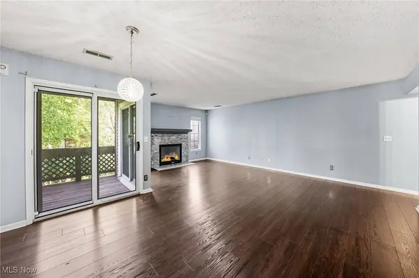 1360 Cedarwood DR #C2, Westlake, OH 44145