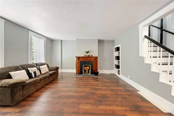 6813 W Clinton AVE, Cleveland, OH 44102